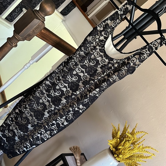 Elegant Dress - Picture 9 of 11